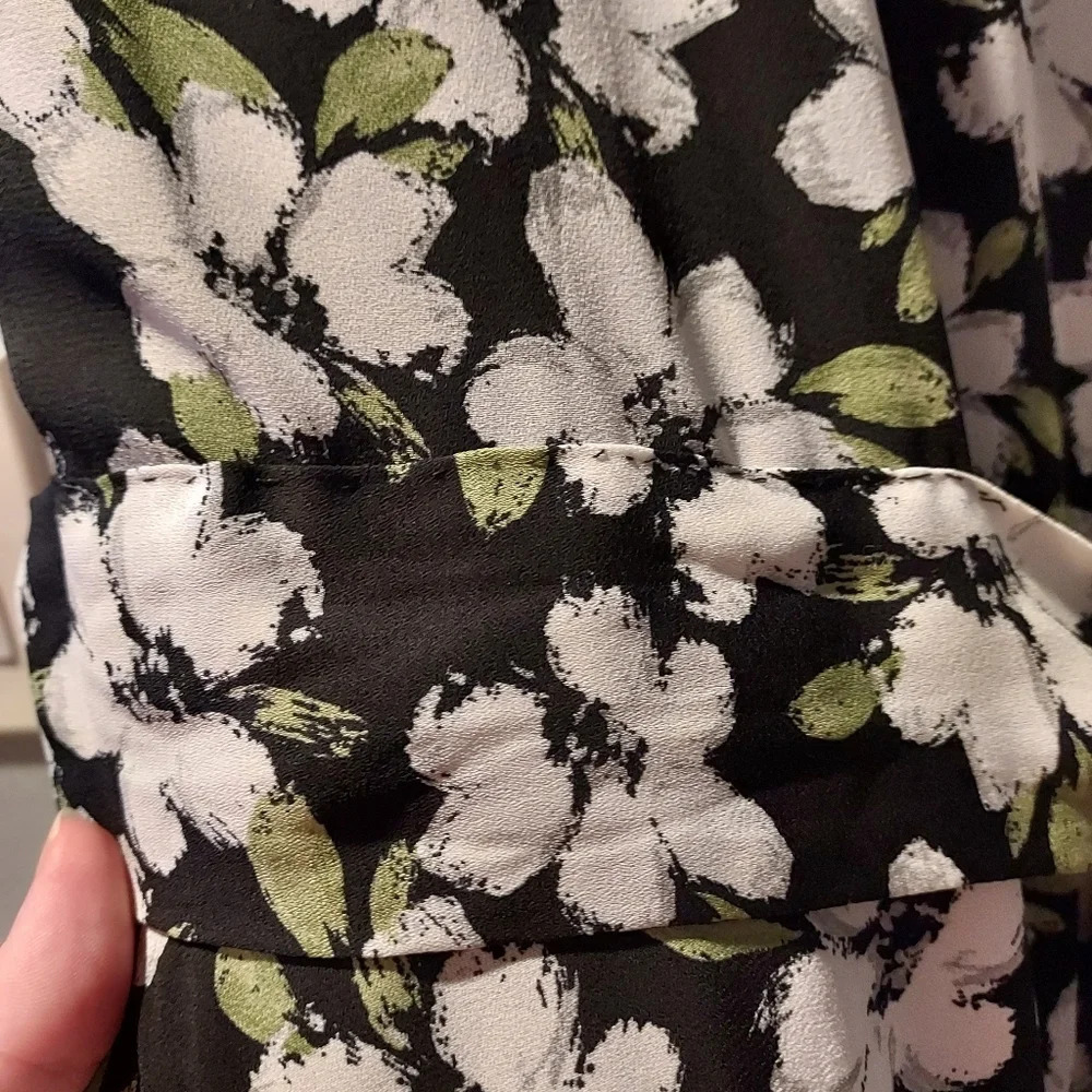 Evans Black, Green and White Floral Sleeveless Dress in Size 20 Made in Marocco - Picture 7 of 12